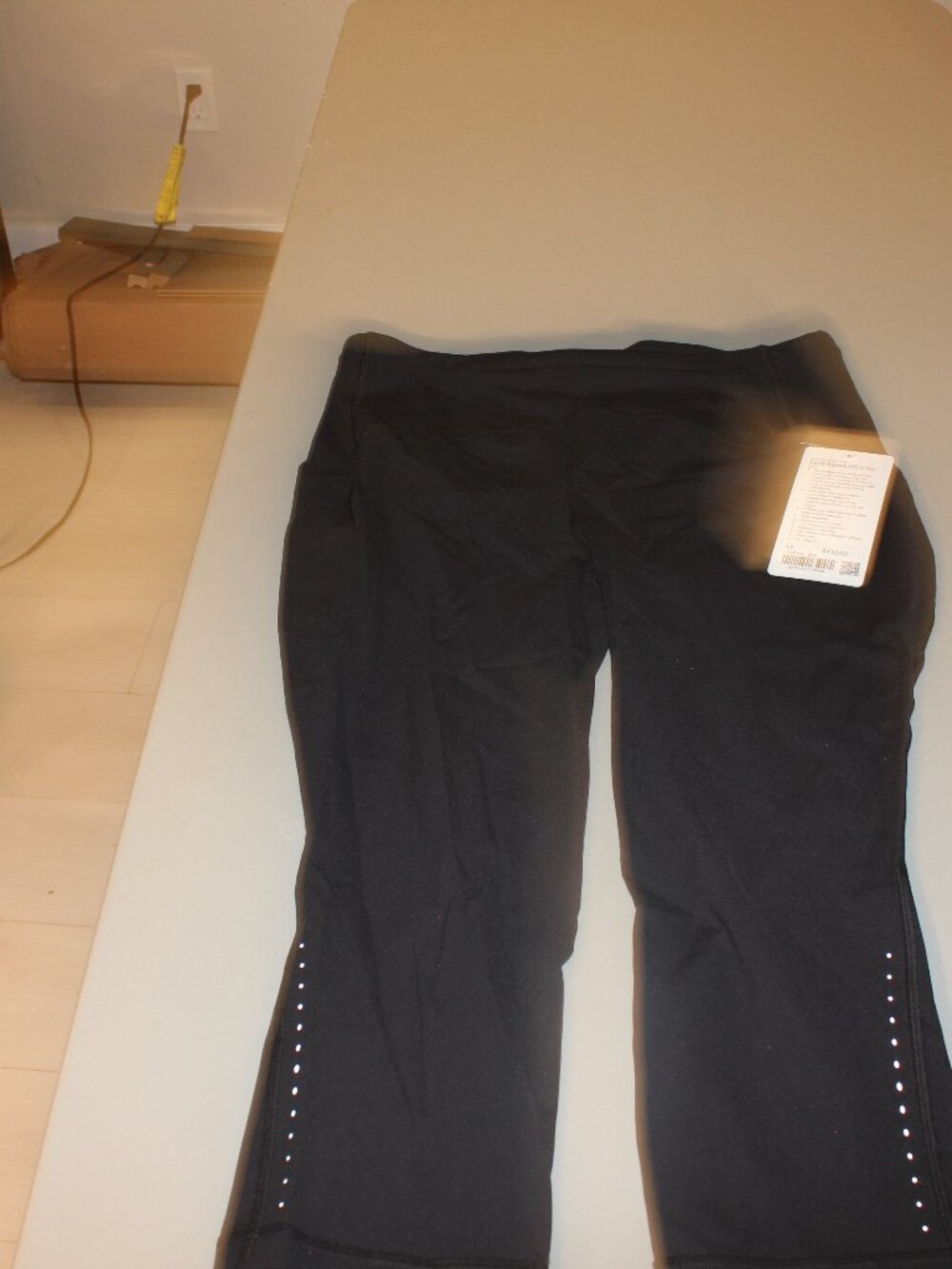 Black LuluLemon Swift speed HR Crop Size 12 21"